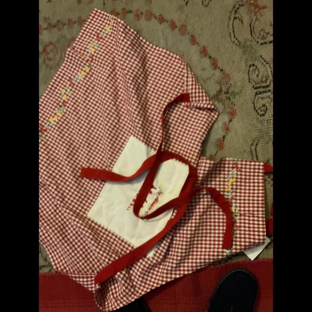 Alsace Charming Red Checkered Apron with Embroidery - Picture 6 of 6